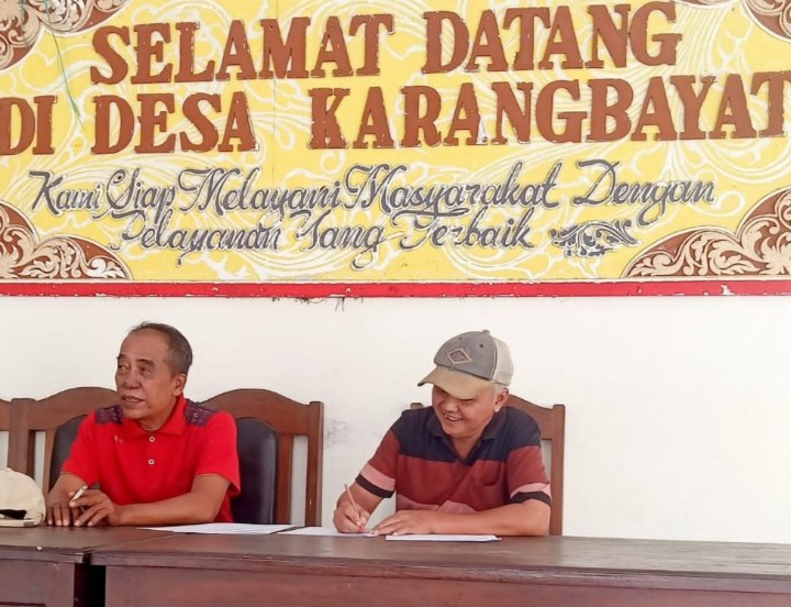 Mantan Jurnalis Totok Sumianta Ingin Membangun Desa Karangbayat Mendaftar Sebagai Calon BPD.