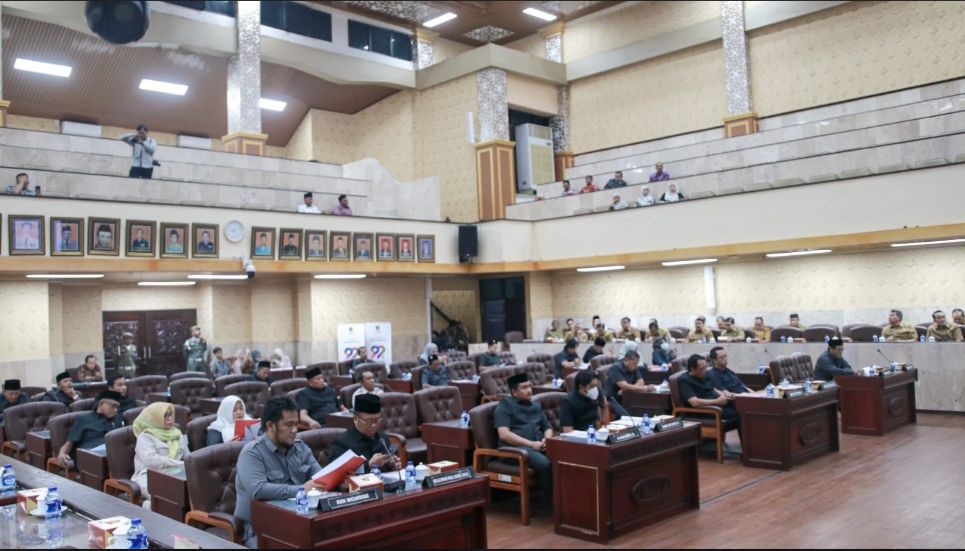 Bupati Jember Gus Fawait Serahkan Enam Raperda Strategis ke DPRD.